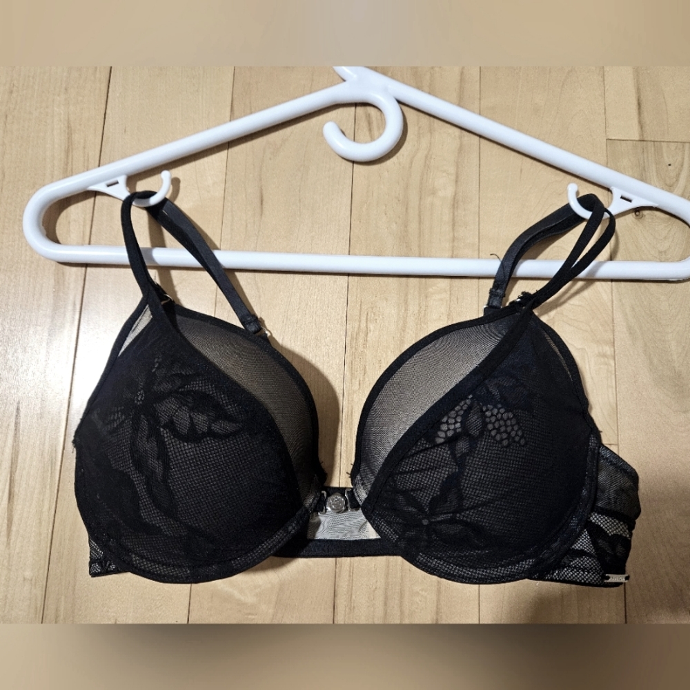 Like new! Lace push up bra 34 C La Vie en Rose
